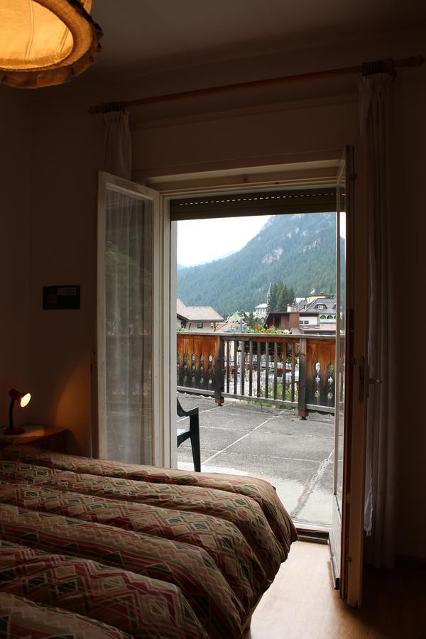 Hotel Garni Hirsch Canazei Exterior foto